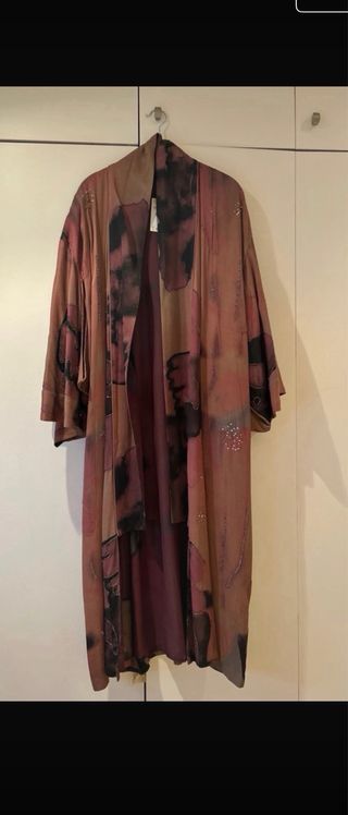 Kimono bordado con abalorios