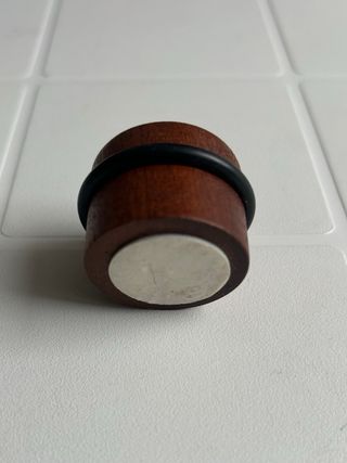 Tope de puerta de madera sin tornillos