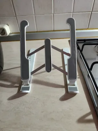 Supporto per tablet regolabile