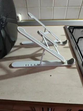 Supporto per tablet regolabile