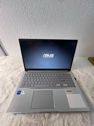 Ordenador portátil ASUS Vivobook Plata