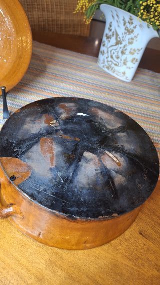 Cacerola y colador barro antiguos