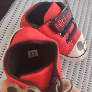 Body, gorro y zapatos Mickey Mouse