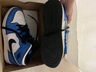 Tenis Jordan 1 Azul y Blanco Talla 40