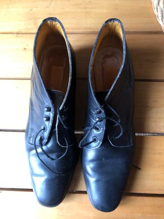 Botines de piel negros