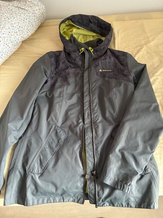 Chubasquero Quechua Gris y Verde