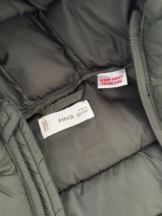 Anorak bebé verde con capucha