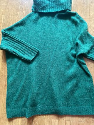 Jersey oversize cuello alto verde