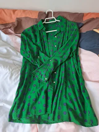 Camisa verde lunares Stradivarius Talla S/M
