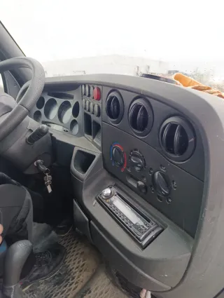 Furgoneta Iveco con caja isotermo y frio