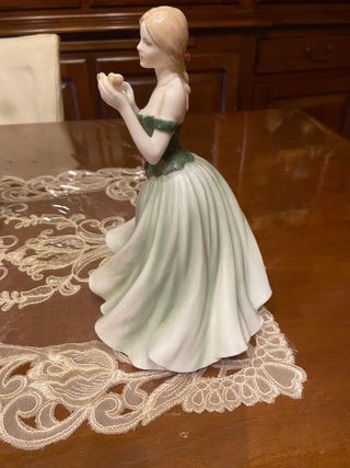 Statuina Royal Doulton con fiore