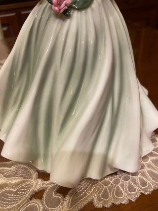 Statuina Royal Doulton con fiore