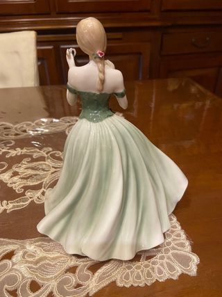Statuina Royal Doulton con fiore