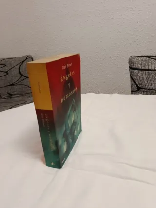 Angeles y Demonios de Dan Brown