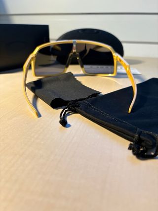 Gafas Oakley Sutro Doradas