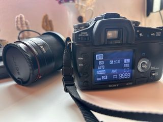 Sony Alpha A100 + 2 objetivos (75-300mm y estándar
