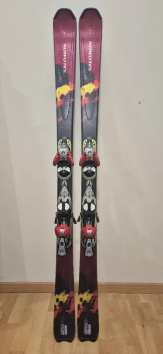 Esquís Salomon con fijaciones