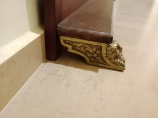 Recibidor antiguo madera y bronce. Mueble perchero