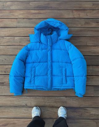 Chaquetón azul con capucha