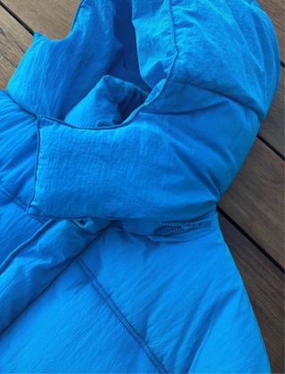 Chaquetón azul con capucha