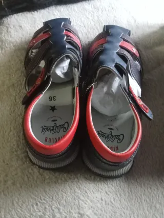 Chanclas niño azul y rojo nuevas