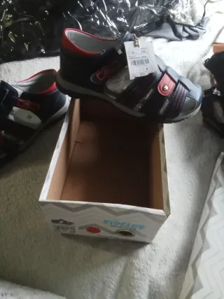 Chanclas niño azul y rojo nuevas