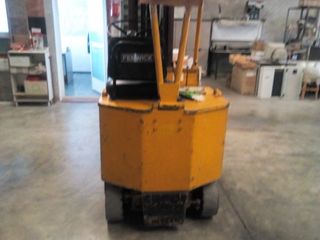Apilador eléctrico Fenwick para 1.500 kg.