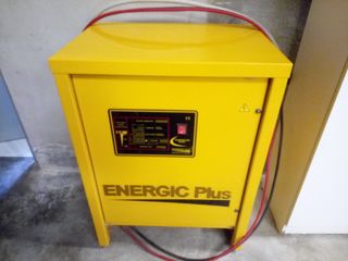 Apilador eléctrico Fenwick para 1.500 kg.