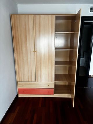 Armario 3 puertas y 2 cajones madera