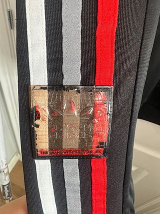 Sudadera Adidas Negra y Roja