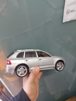 Lote 4 Coche a escala plateado