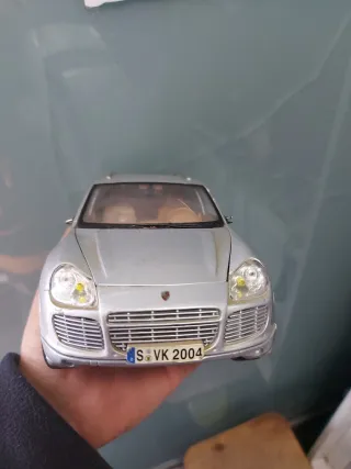 Lote 4 Coche a escala plateado