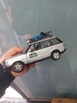 Lote 4 Coche a escala plateado