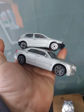 Lote 4 Coche a escala plateado