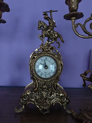 Candelabros y Reloj de Bronce Estilo Clásico