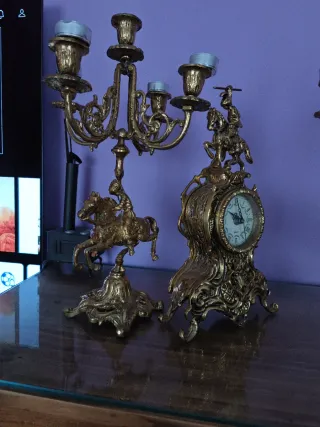 Candelabros y Reloj de Bronce Estilo Clásico