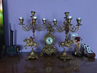 Candelabros y Reloj de Bronce Estilo Clásico