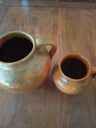 Jarras cerámica antiguas y colador