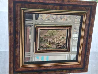 Cuadro decorativo con marco de madera y detalles d