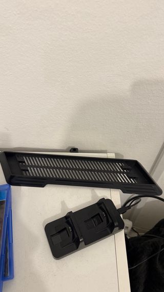 PlayStation 4 Pro slim  + 2 Controller + 3 Giochi