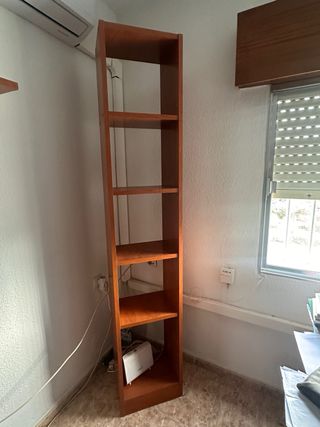Estantería de madera