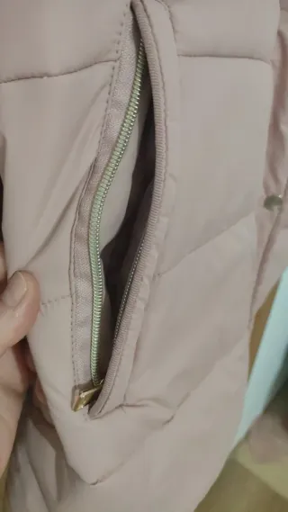 Abrigo acolchado rosa con capucha