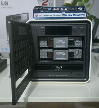 NAS LG N2B1DD2 con grabadora de Blu Ray y 2TB