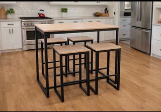 Mesa alta con 4 taburetes