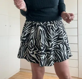 Falda animal print cebra talla Única (40/42)