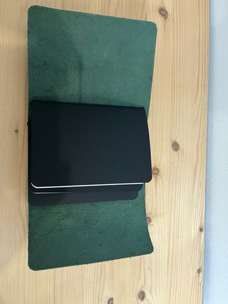 Funda de cuero verde con llave