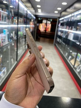 iPhone 16 Pro 256GB Desierto Titanio