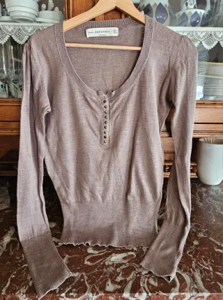 Camiseta Zara manga larga.