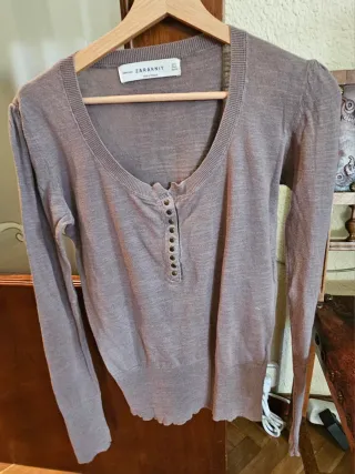 Camiseta Zara manga larga.