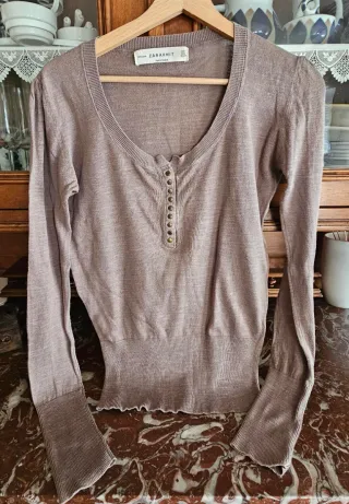 Camiseta Zara manga larga.